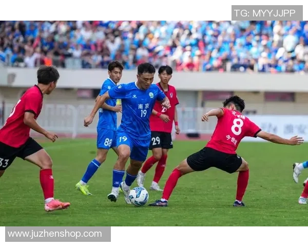 南京足球队的转型之路:从传统到现代的全面革新探索 南京足球队的转型之路:从传统到现代的全面革新探索